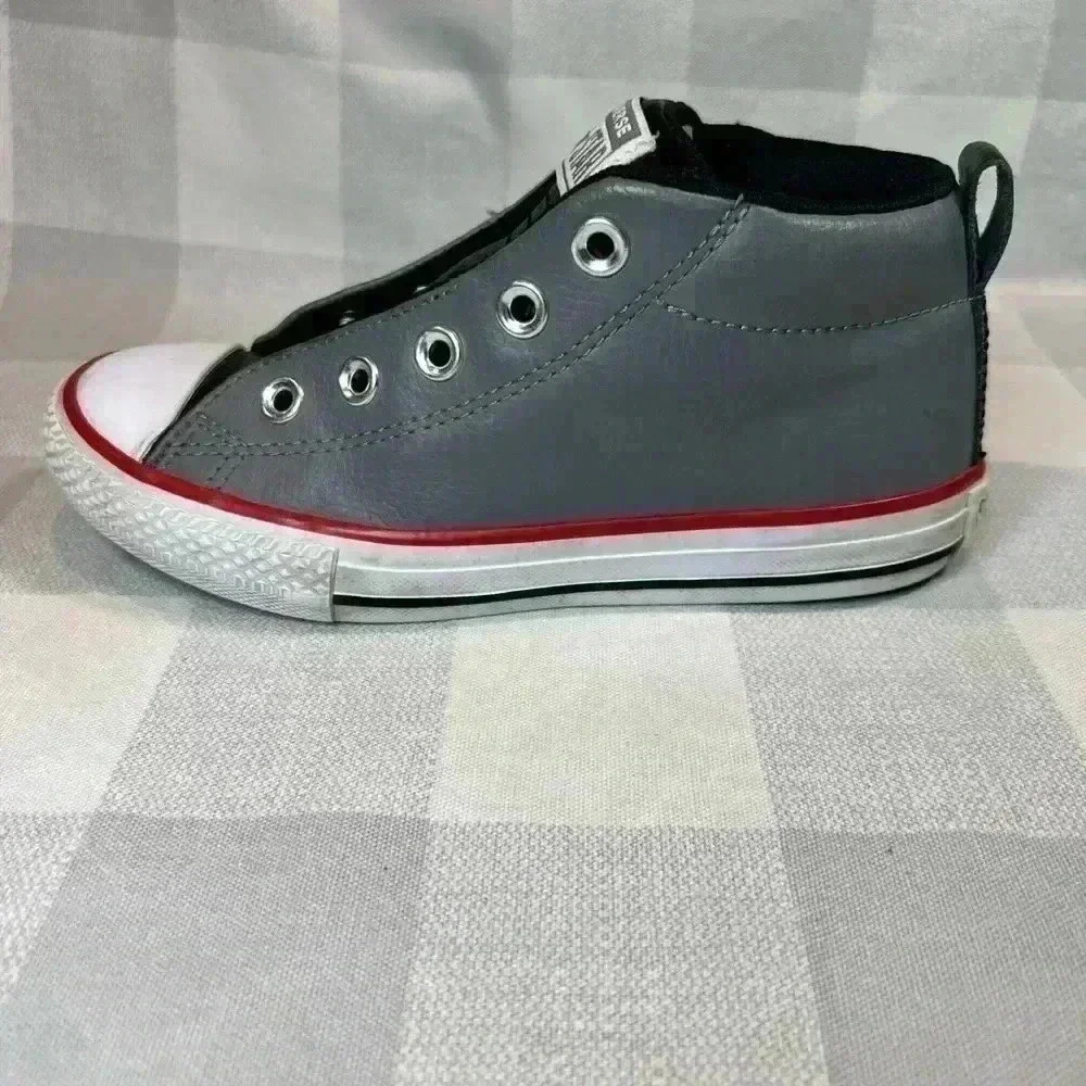 Converse Chuck Taylor All Star high top leather sneaker, youth‎ size 1, no laces